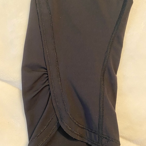 Lululemon leggings cropped size 6 - Picture 3 of 3